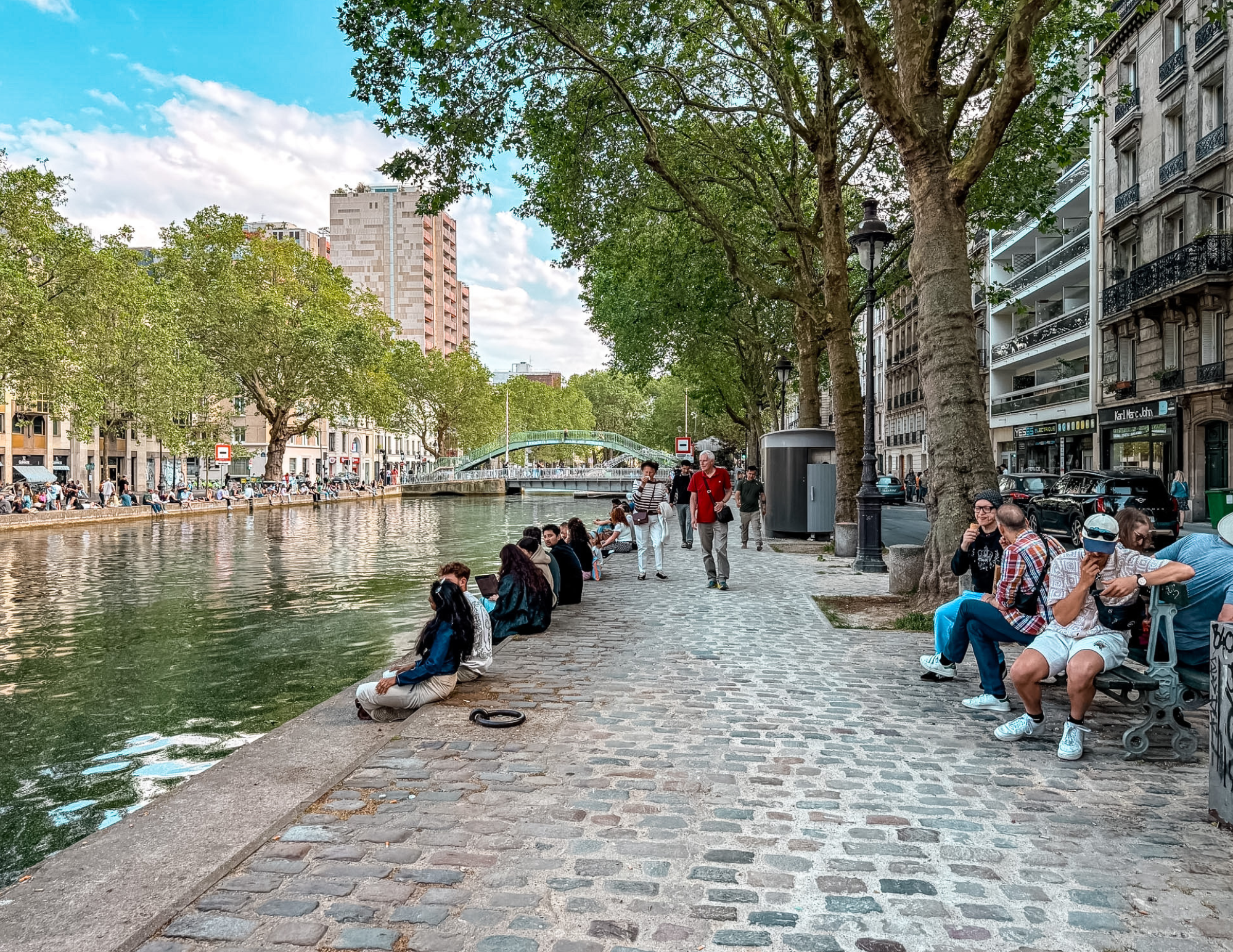 Paris Travel Guide (2).png